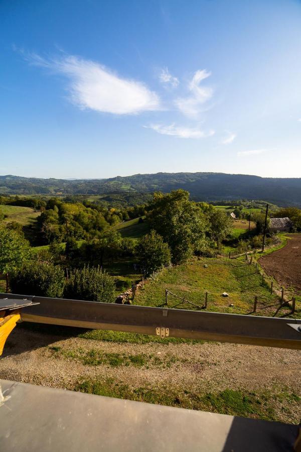 Appartement Charmant A Saint Come D'Olt Vue Montagne 80 M² Balconc Exterior photo